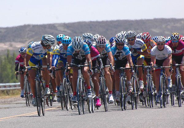 Crespo sigue al frente de la Vuelta al Valle