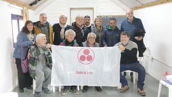 perlenses le dieron una despedida al defensor riva