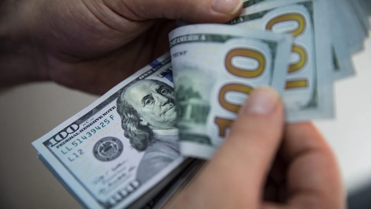 El dólar ante el lunes negro de los mercados internacionales