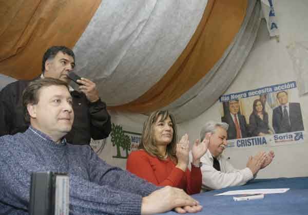 Weretilneck brindó su apoyo a la candidata Alvarado en Cinco Saltos