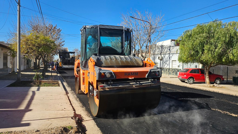 Ya se completaron 70 nuevas cuadras de asfalto en Cipolletti de las 500 previstas.