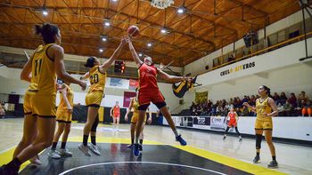 Pacífico sacó adelante un partido complicado. Las dirigidas por Rubio siguen invictas. Fotos: Omar Novoa Pacífico sacó adelante un partido complicado. Las dirigidas por Rubio siguen invictas. Fotos: Omar Novoa