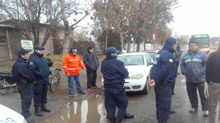 La Policía llegó a primera hora de ayer y desalojó el predio municipal.
