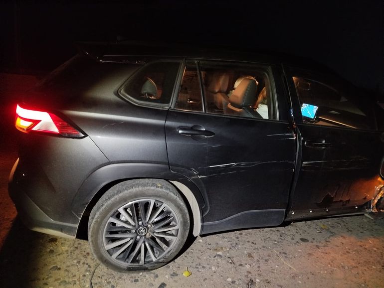 El Toyota Corolla Cross solo sufrió un roce sobre un lateral. El Toyota Corolla Cross solo sufrió un roce sobre un lateral.