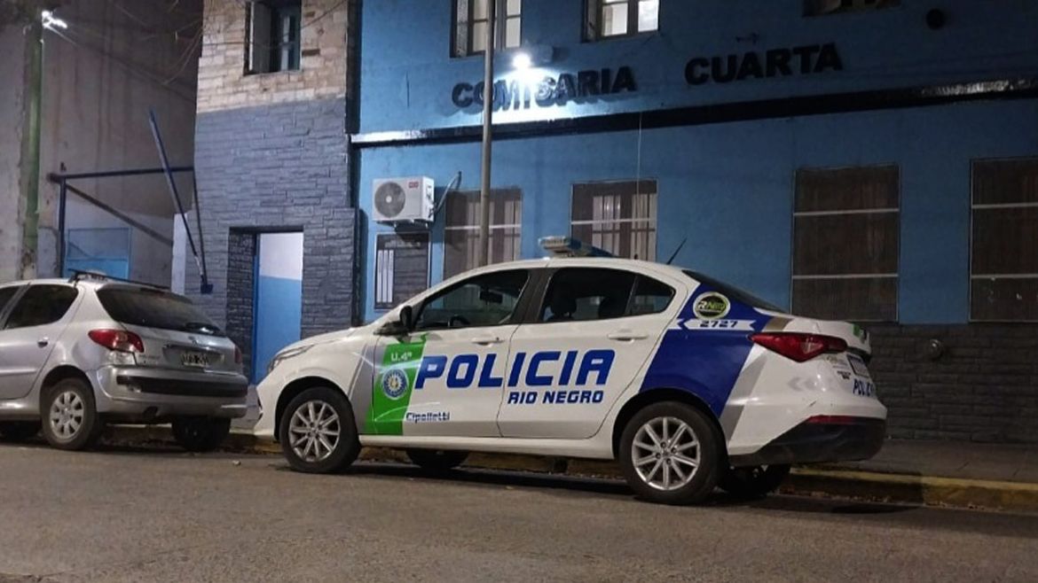 Personal de la Comisaría 4° detectó la sustancia sospechosa durante una requisa de seguridad. | LMCipolletti.com Personal de la Comisaría 4° detectó la sustancia sospechosa durante una requisa de seguridad.