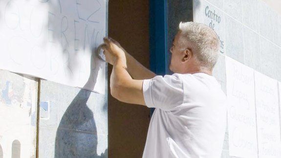 El dirigente local Carlos Aparicio reclama pagos adeudados.
