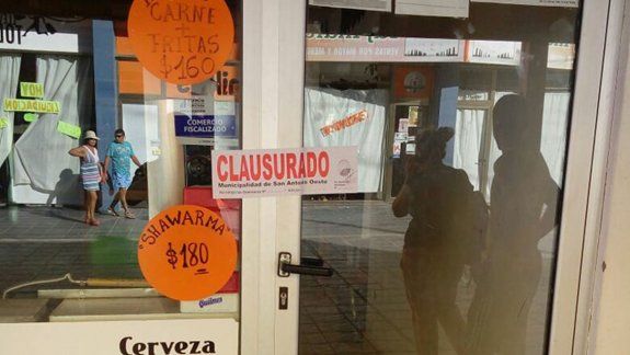 La panchería clausurada está ubicada en la Segunda Bajada de Las Grutas.