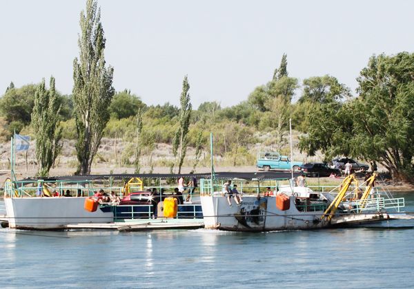 La balsa de la Isla Jordán funciona sólo de día