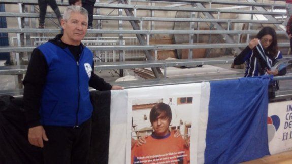 El DT que enseña de fútbol y la vida a los pibes 