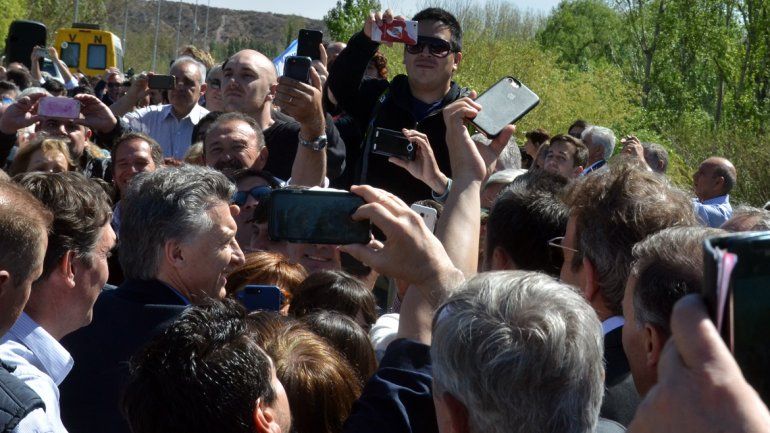 Macri inauguró el tercer puente para cruzar a Neuquén