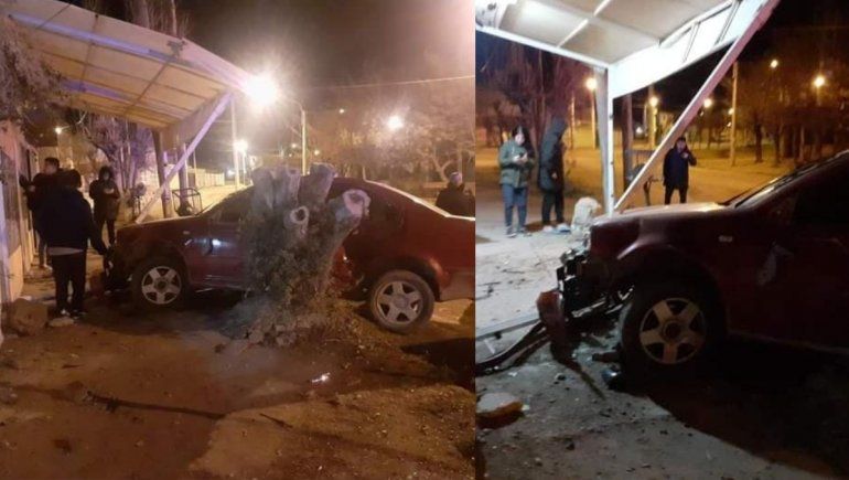 Joven borracho se incrustó con su auto en una casa