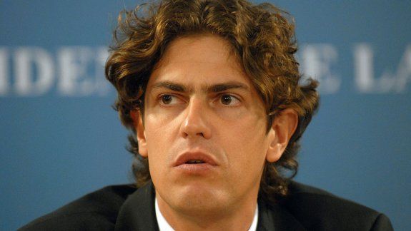 Lousteau dará una charla en el salón de Bomberos de Cipolletti.