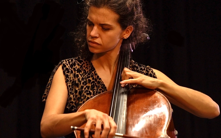 Espeche estudió violonchello en Argentina con los maestros Juarez Johnson, Enrique Maltz y Sergei Potreva.