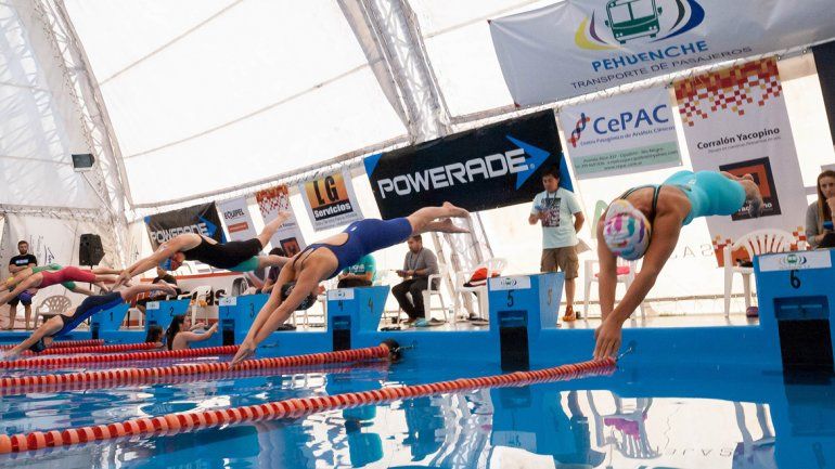 Nadadores de entre 9 y 12 años de todo el país competirán en la pileta albinegra en enero.