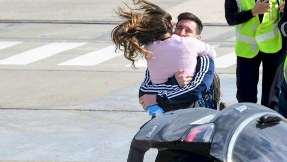 Puro amor: el recibimiento de Anto a Messi en Rosario 