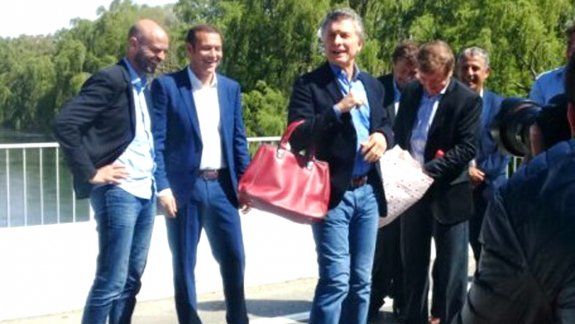 Mirá los insólitos regalos que recibió el presidente Macri 