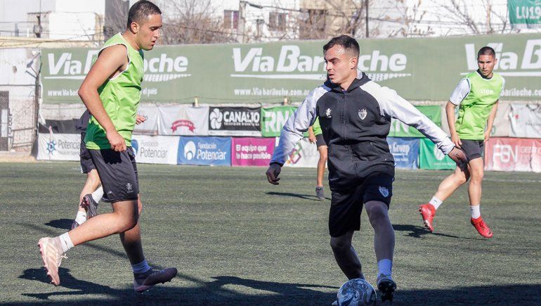 Visser se quedó con la 10, vacante por la lesión de Vergara