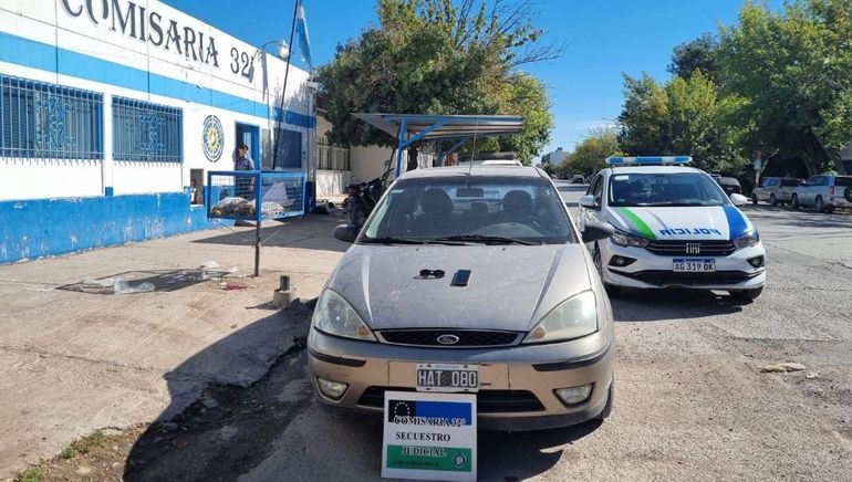 El Ford Focus fue recuperado en un operativo realizado por personal de la Comisaría 32 de Cipollletti.&nbsp;