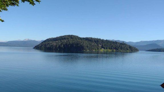 Una turista intentó nadar hasta la isla Huemul y tuvo que ser rescatada