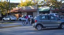 La prioridad de paso para los ciclistas generó gran polémica desde la creación de la bicisenda. Foto: Estefania Petrella.