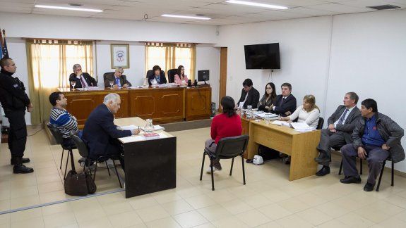 El tribunal y las partes esperarán la asistencia de una testigo para cerrar el juicio.