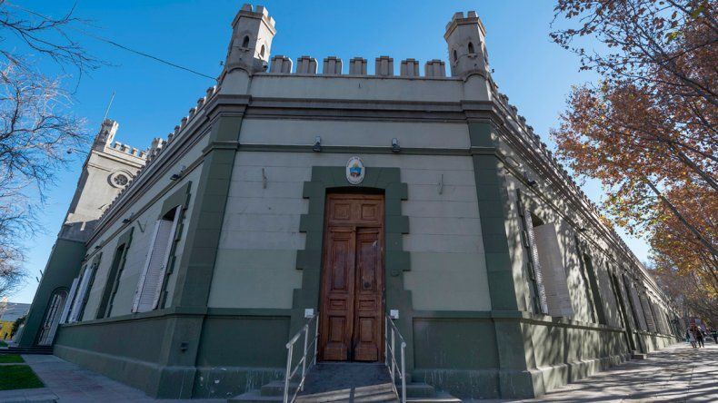 Despidos en el Estado neuquino: ahora echaron a un médico acusado de abuso y a un ñoqui del EPEN | LMCipolletti.com Despidos en el Estado neuquino: ahora echaron a un médico acusado de abuso y a un ñoqui del EPEN