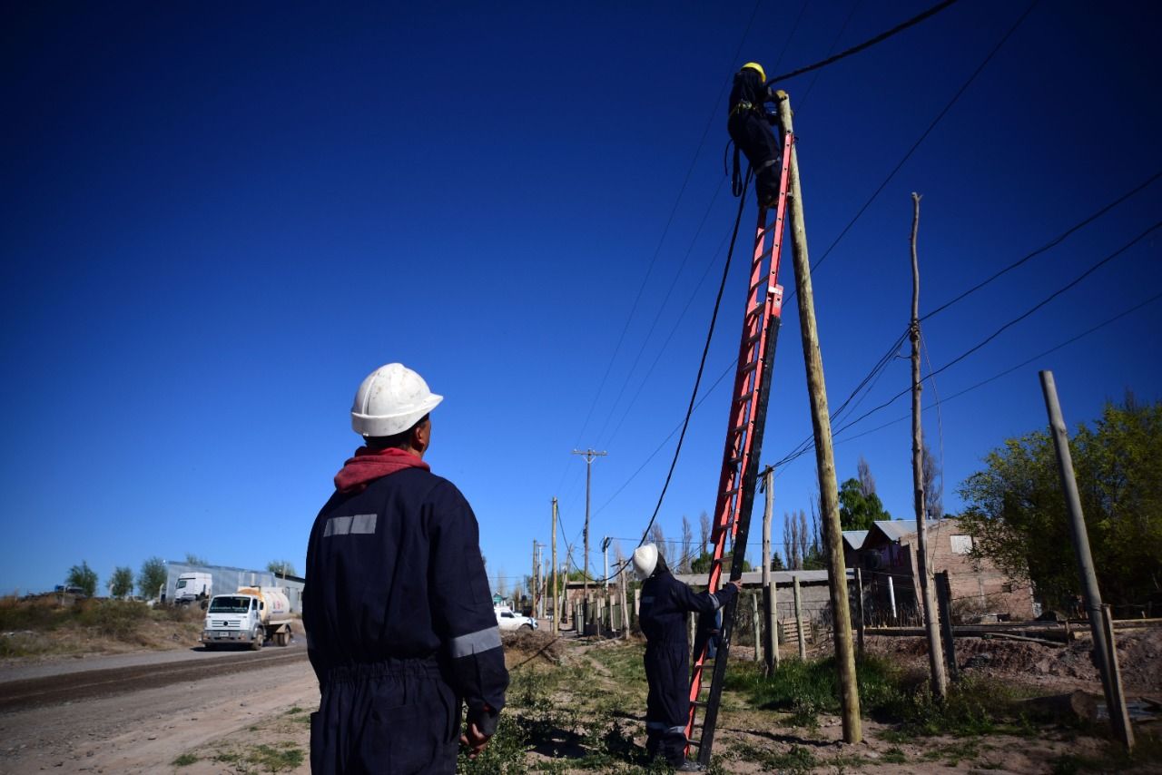 El viento dejó sin luz a barrios de Cipolletti y Fernández Oro