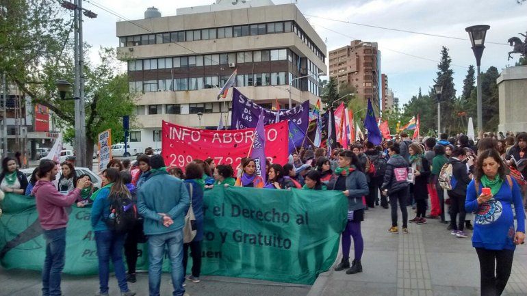 Convocan a una marcha en el centro de Neuquén por el aborto legal