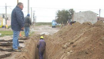reactivaran la obra de agua en el barrio costa esperanza