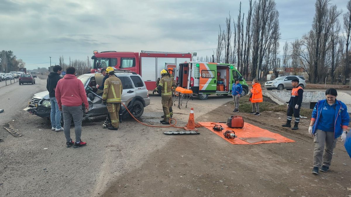 El accidente fue protagonizado por Toyota Hilux y una Suzuki Grand Vitara. Foto. Gentileza.