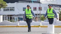 refuerzo policial en las grutas y bariloche por la temporada de verano
