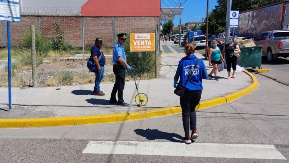 Quiso ayudar a un hombre que era golpeado y los apuñalaron con una tijera 