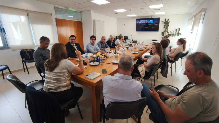 Legisladores de la oposición fueron recibidos por miembros del Colegio de Farmacéuticos de Río Negro.