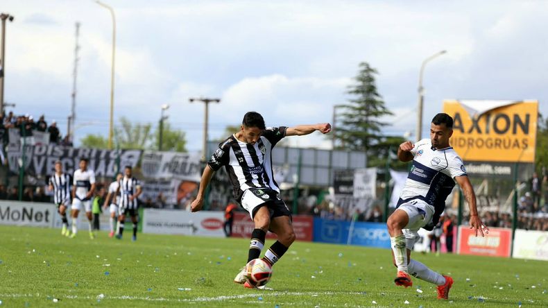 Duro golpe para Cipolletti: Almirón recibió tres fechas de suspensión
