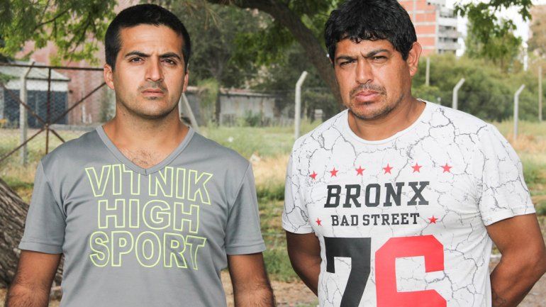 Cristian y Daniel se hicieron conocidos entre los vecinos por dormir en la calle y no encontrar trabajo.