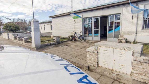 Vecinos atraparon a un adolescente que le robó a una jubilada