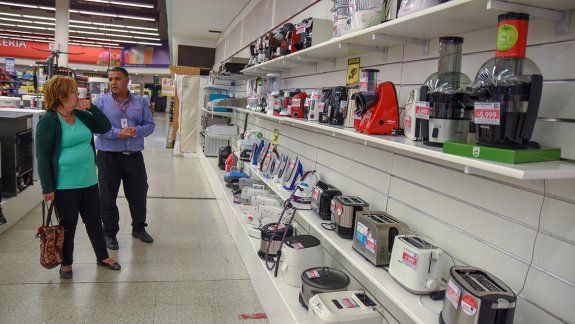 Las casas de electrodomésticos abrirán para el pago de cuotas