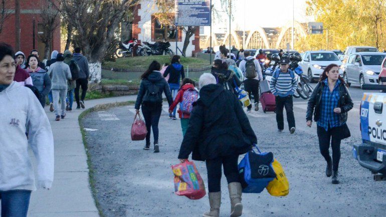 Siguen el piquete y el caos por el caso del taxista baleado