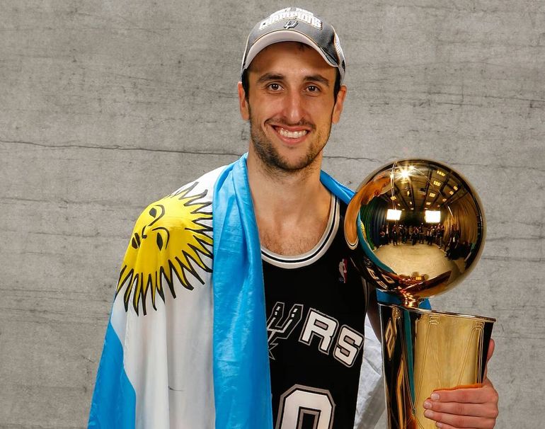 Ginóbili tras uno de los resonantes logros que cosechó en la NBA durante su fabulosa carrera deportiva. Ginóbili tras uno de los resonantes logros que cosechó en la NBA durante su fabulosa carrera deportiva.