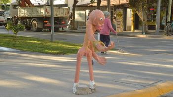 El extraño Muñeco perdió su encanto y su alegría este sábado. 