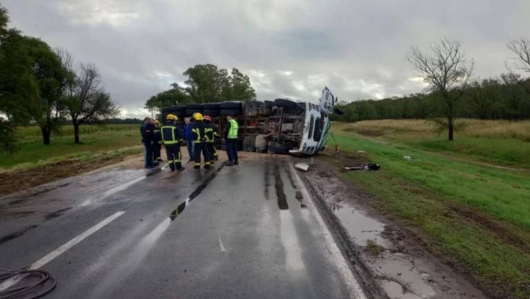 Cintia Cerutti fue la primera chofer de colectivos en Roca y trabajaba manejando un camión. Foto: La Arena. Cintia Cerutti fue la primera chofer de colectivos en Roca y trabajaba manejando un camión. Foto: La Arena.