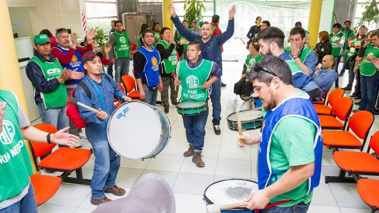 El gremio tomó la sede de Rentas y había amenazado con ir a los puentes.