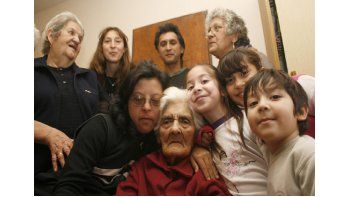 dona filomena, la abuela de los 100 anos