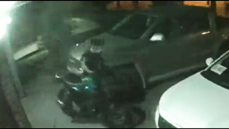 Se robaron una moto de alta gama y quedaron grabados
