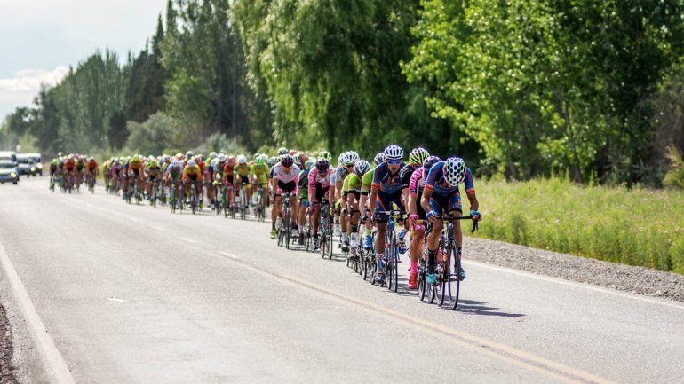 Vuelve el color del pelotón ciclístico a las rutas de la región del Alto Valle para el Gran Premio de la Vuelta.