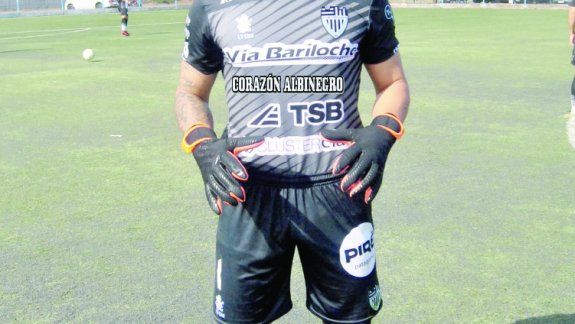 Alex Verón es el arquero de la primera local de Cipo.
