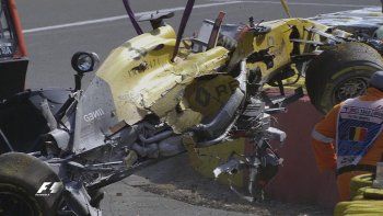 f1: sufrio un accidente espectacular y salio del auto como si nada