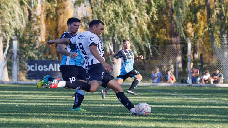 Prudencio reapareció con la 9 de Cipo en la Confluencia