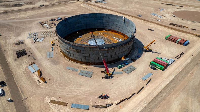 Prueba hidrostática completada en el tanque de 70.000 m³ en la Estación Cabecera Allen: integridad estructural verificada. | LMCipolletti.com Prueba hidrostática completada en el tanque de 70.000 m³ en la Estación Cabecera Allen: integridad estructural verificada.