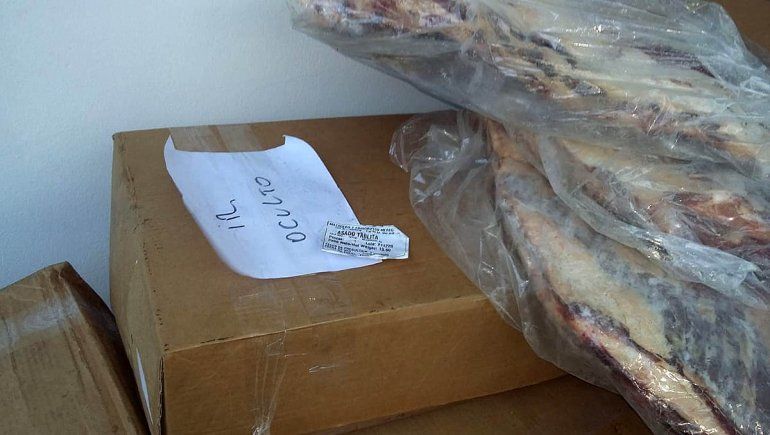 La carne iba oculta en cajas con un cartel que decía